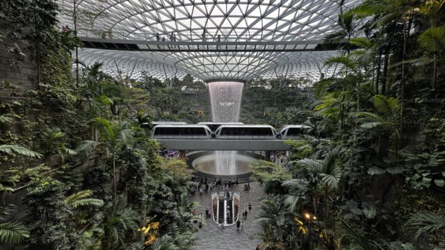 Jewel Changi AirportのRain Vortex